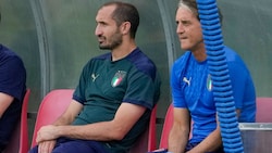 Giorgio Chiellini (li.) und Roberto Mancini (Bild: AP)