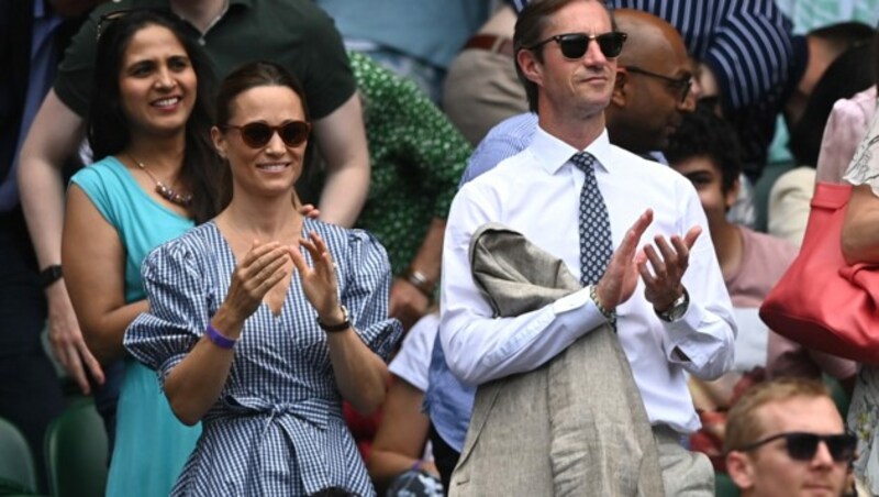 Pippa Middleton und Ehemann James Matthews hatten einen unterhaltsamen, Baby-freien Nachmittag in Wimbledon. (Bild: TOBY MELVILLE / REUTERS / picturedesk.com)