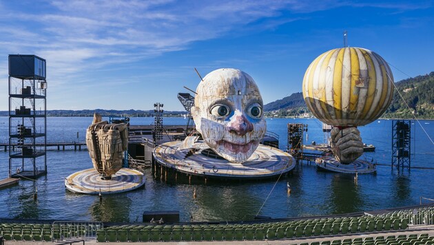Großen Eindruck hinterließ die imposante Seebühne der Bregenzer Festspiele (Bild: Mathis Fotografie)