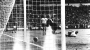 Das Wembley-Stadion (im Bild die WM 1966) wurde erst 50 Jahre nach dem ersten Länderspiel ...