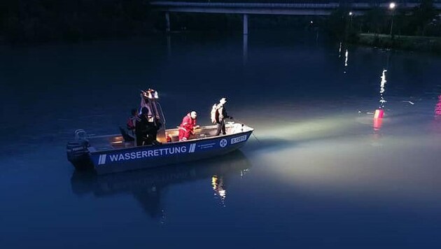 Seit Donnerstag gilt in St. Johann in Pongau ein 74-Jähriger als abgängig. Auch die Wasserrettung sucht nach dem Vermissten. (Bild: APA/WASSERRETTUNG LV SALZBURG)