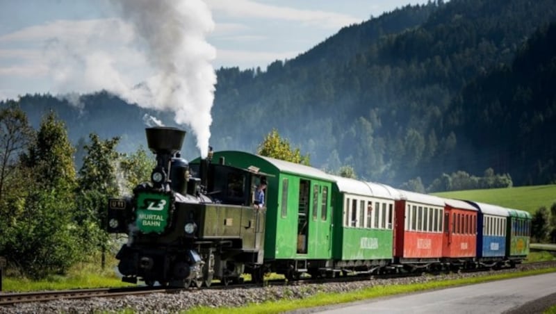 Heute fährt die Bahn großteils dieselbetrieben, es gibt aber auch noch Dampfzug-Fahrten. (Bild: Steiermärkische Landesbahnen)
