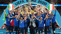 Italien bejubelt den Titel bei der EURO 2020. (Bild: AP)