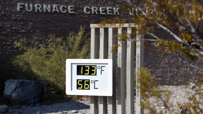 Eine´Temperaturanzeige im Death Valley Nationalpark zeigte am Wochenende sogar zwei Grad mehr als der offizielle Wert an. (Bild: 2021 Getty Images)