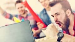 Cyberkriminelle nehmen mit Fake-Ticketportalen Fußballfans ins Visier.
