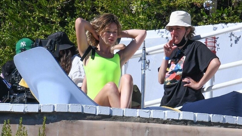 Georgia May Jagger in einem neongrünen Badeanzug bei einem Fotoshooting in Malibu (Bild: www.PPS.at)