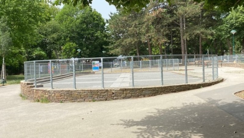 Der Spielplatz hat nur drei Stunden am Tag geöffnet, am Wochenende gar nicht (Bild: Jannes Erwin)