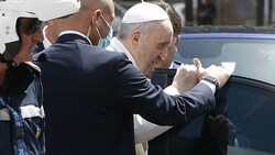 Der Papst bedankte sich für die erfolgreiche OP und begab sich wieder in den Vatikan. (Bild: AP)