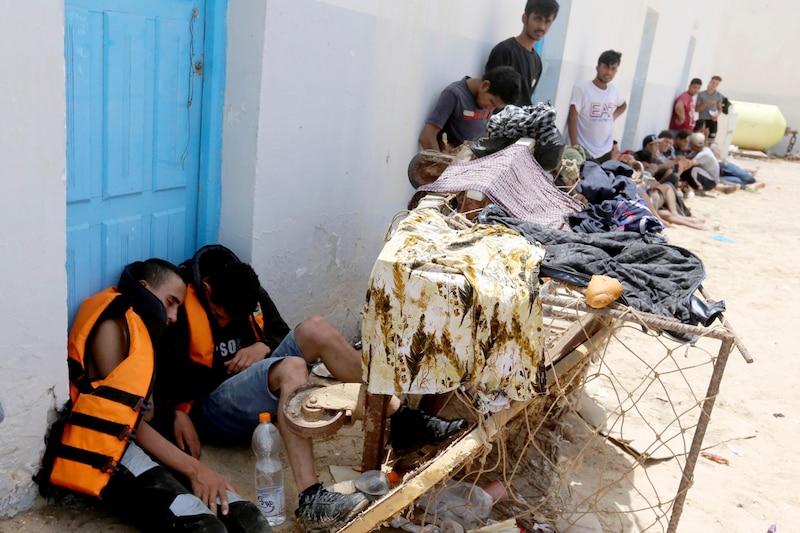 Junge Migranten in Tunesien (Bild: AP/Hamadi Sehli)