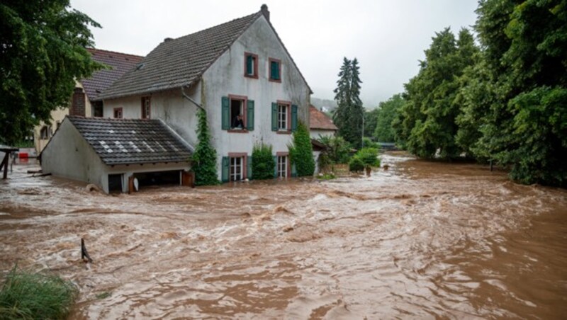 Die schwer betroffene Ortschaft Erdorf in Rheinland-Pfalz (Bild: APA/dpa/Harald Tittel)