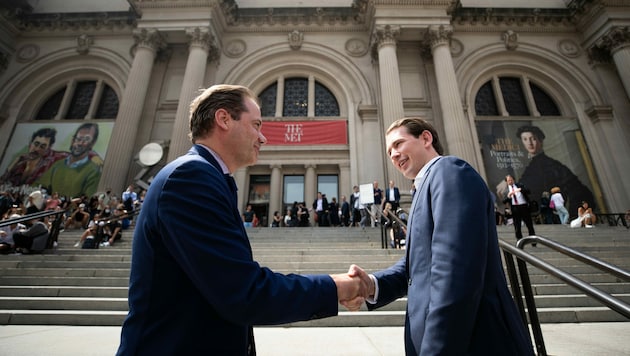 Bundeskanzler Sebastian Kurz (r.) mit Met-Direktor Max Hollein (Bild: APA/BKA/ARNO MELICHAREK)