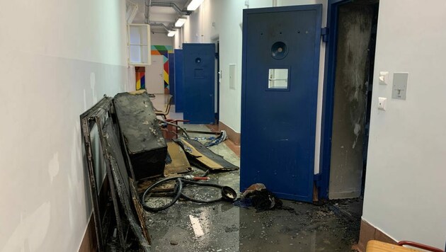 Ein Todesopfer forderte der Brand in einer Gefängniszelle in der Justizanstalt Krems. (Bild: Feuerwehr Krems / Gernot Rohrhofer)