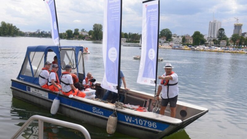 Die Stadt Wien sorgte mit dem Impfboot auf der Alten Donau für das von den NEOS verlangte „kreative Impfangebot“. (Bild: APA/Herbert Pfarrhofer)