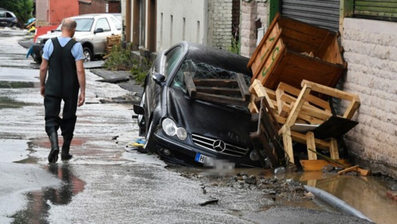 Viele Menschen in Süddeutschland stehen vor den Trümmern ihrer Existenz. (Bild: APA/dpa/Roberto Pfeil)