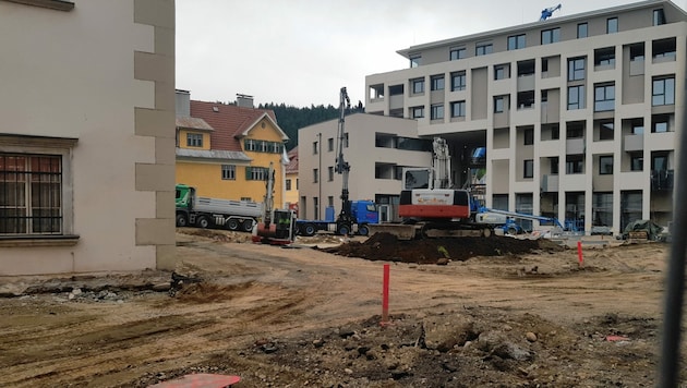 Der Rathausplatz in Spittal wurde neu gestaltet. Dieses Großprojekt wird jetzt im Nachhinein vom Landesrechnungshof geprüft. (Bild: Eggspress/Spittal)