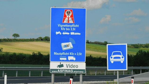 Auf Autobahnen und Schnellstraßen gilt Vignettenpflicht. (Bild: Huber Patrick)