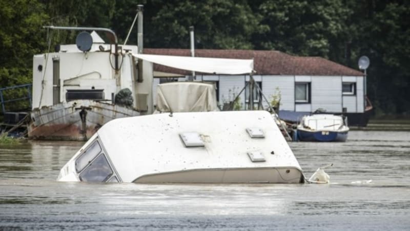 Starke Regenfälle ließen die Maas in den Niederlanden über die Ufer treten. (Bild: APA/AFP/ANP/Vincent Jannink)