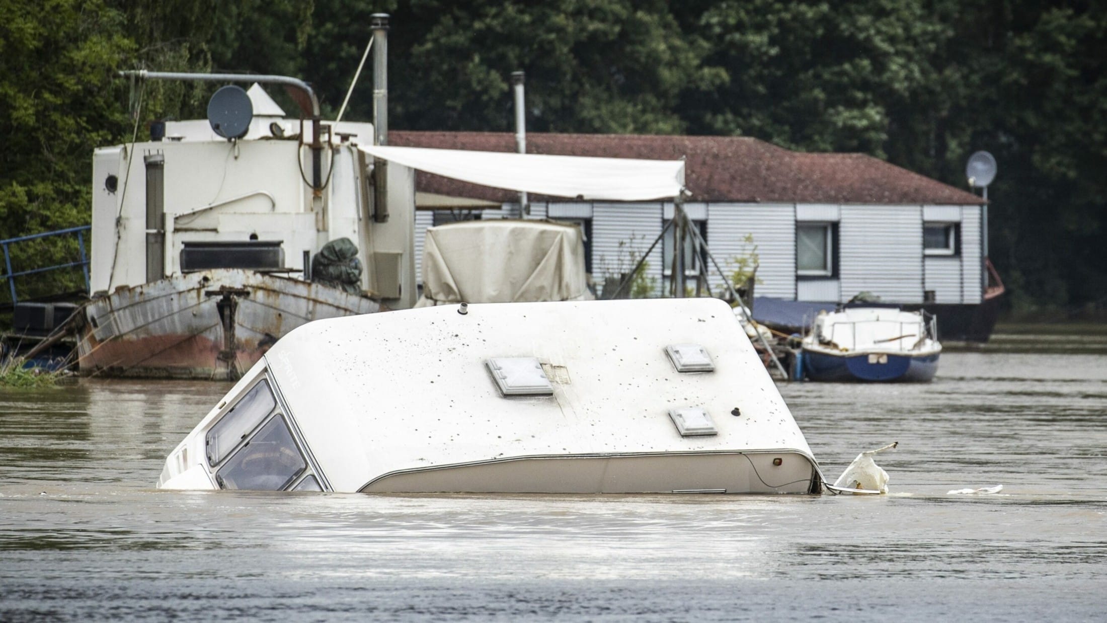 Nationale Katastrophe - Niederlande: Tausende fliehen vor ...