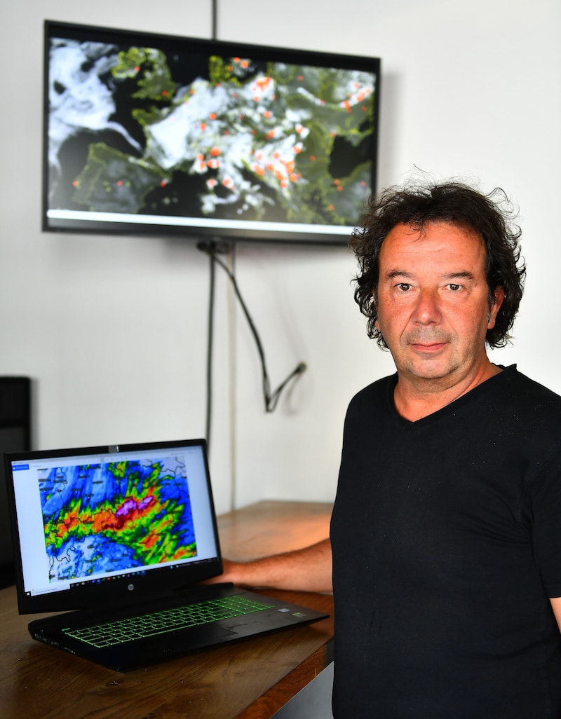 Meteorologe Zenkl beobachtet laufend aktuelle Modelle. (Bild: Amir Beganovic)
