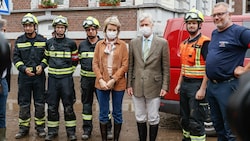 Belgiens Königspaar Mathilde und Philippe bedankte sich bei NÖ Feuerwehr für ihren Hochwasser-Einsatz in Belgien. (Bild: www.twitter.com/MonarchieBe)
