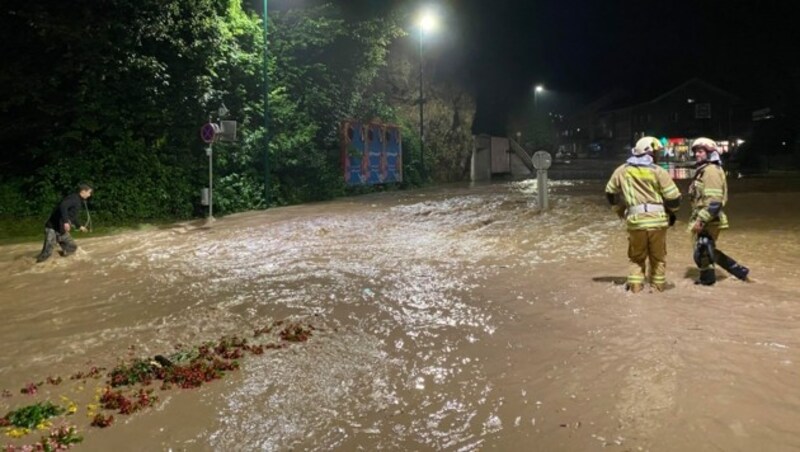 Die Einsatzkräfte sind alarmiert. (Bild: Zoom.Tirol)