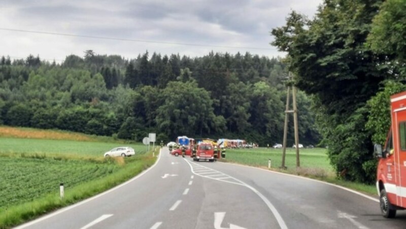 Die Görtschitztal Straße war bis zum späten Abend komplett gesperrt. (Bild: Freiwillige Feuerwehr Timenitz)