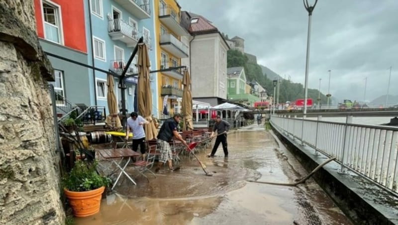 Aufräumarbeiten in Kufstein (Bild: Giusi Santoro)