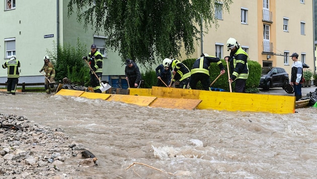 In weiten Teilen Österreichs - wie hier in Kufstein - kam es zu Überschwemmungen und Muren. (Bild: APA/ZEITUNGSFOTO.AT/DANIEL LIEBL)