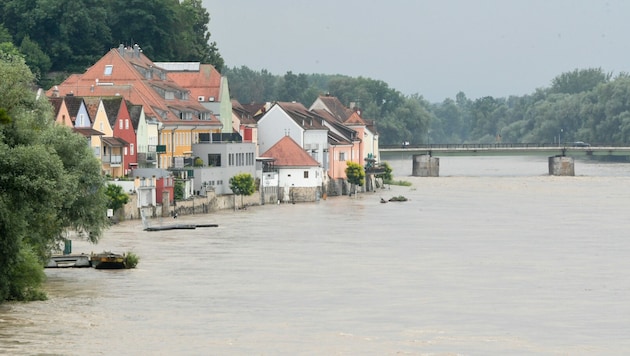 In Schärding wird wegen des Hochwassers der Zivilschutzalarm ausgelöst (Bild: APA/Daniel Scharinger)