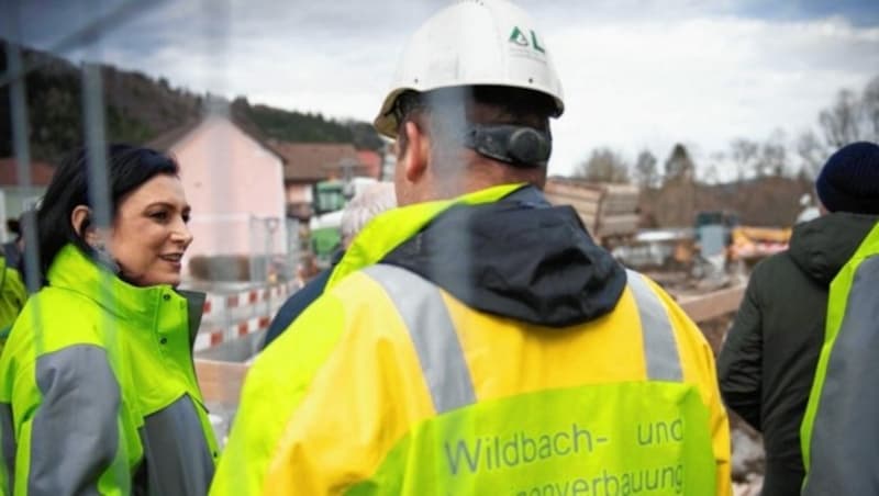 Köstinger: „Das fertige Projekt der Wildbachverbauung hätte die Katastrophe in Hallein in diesem Ausmaß verhindert." (Bild: BMLRT)