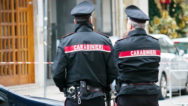 A Carabinieri a brassói (Románia) szervezett bűnözés elleni brigáddal együttműködve házkutatást tartott több gyanúsítottnál Udine, Brescia és Vicenza olaszországi tartományokban. (Bild: stock.adobe.com)