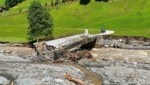Eine Behelfsbrücke wird die zerstörte Lichtenauer Brücke in Kelchsau ersetzen. (Bild: zoom.tirol)