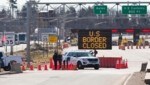 Ein geschlossener Grenzübergang zwischen den USA und Kanada im Bundesstaat Ontario (Bild: APA/AFP/Lars Hagberg)