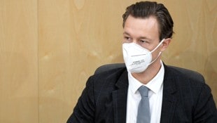 Der ehemalige Finanzminister Gernot Blümel soll eine der Auskunftspersonen im COFAG-U-Ausschuss sein (Archivbild). (Bild: APA/ROLAND SCHLAGER)