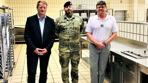 ÖVP-Nationalrat Manfred Hofinger traf sich mit Major Michael Estermann und Vizeleutnant Josef Willenstorfer (v.l.). (Bild: Gramberger)