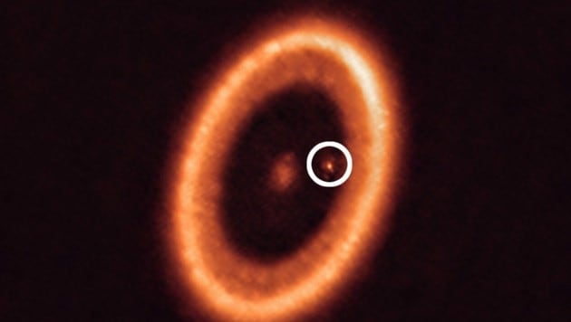 (Bild: ALMA (ESO/NAOJ/NRAO)/Benisty et al., krone.at-Grafik)