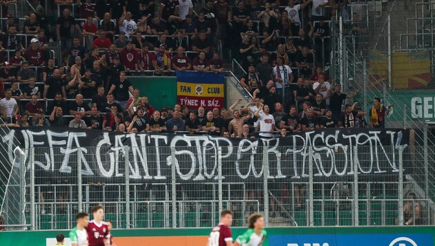 Im Sektor der Gästefans aus Prag kam‘s zu Rangeleien und unschönen Szenen. (Bild: GEPA pictures)