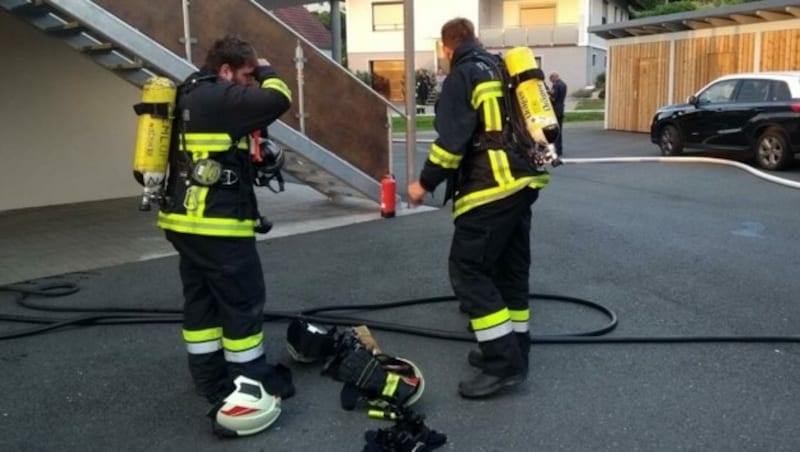 Die Feuerwehr Kemeten griff rasch ein, zwei Stunden dauerte der Einsatz. (Bild: Schulter Christian)