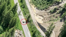 Ein riesiger Felsbrocken war bereits am Montag auf die Ötztalstraße gedonnert. (Bild: zoom.tirol)