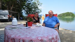 Renate und Lothar Hilge feierten am Campingplatz ihre Goldene Hochzeit. (Bild: Andreas Walcher)