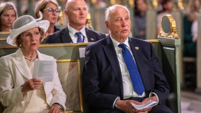 Der norwegische König Harald und seine Frau Königin Sonja bei der Gedenkmesse für die Opfer der Terroranschläge vom 22. Juli 2011 in der Kathedrale von Oslo (Bild: AFP or licensors)