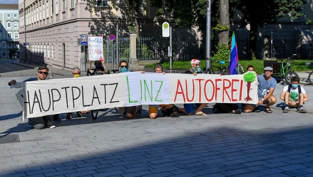 Zwei Tage durften die Aktivisten die Theatergasse zum Hauptplatz blockieren. (Bild: Dostal Harald)