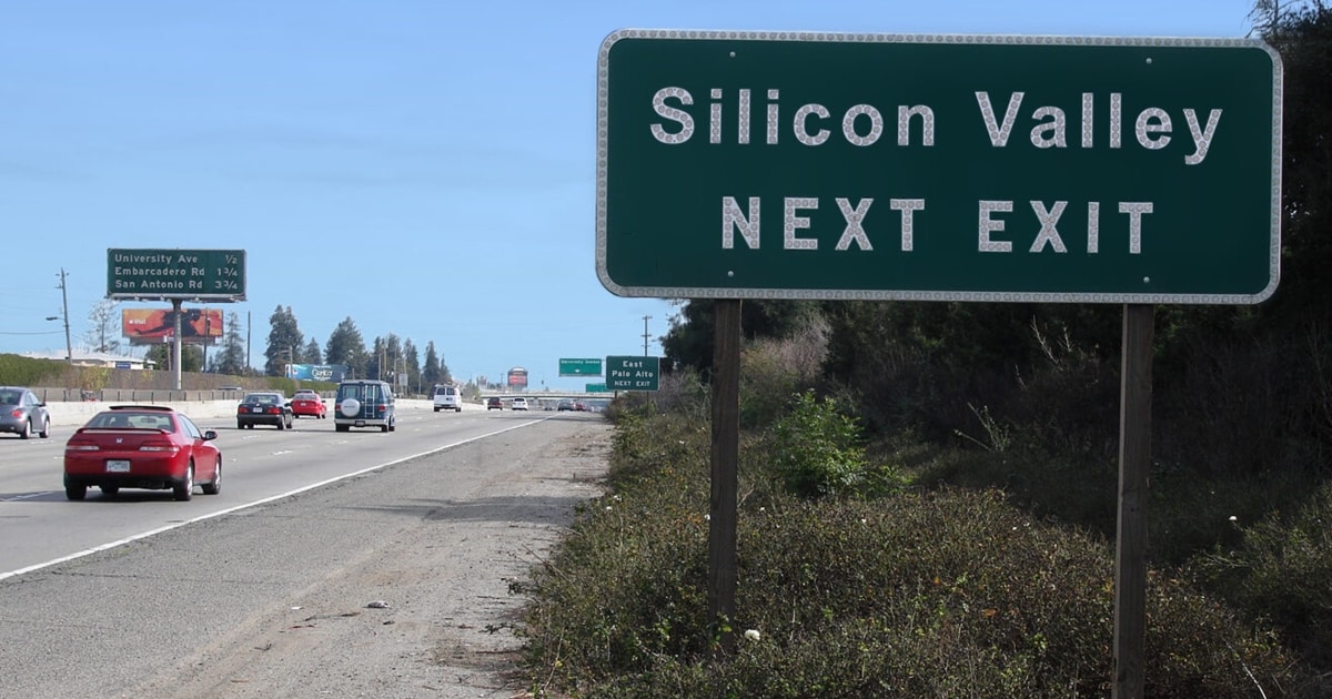 Global Tech Hubs: From Silicon Valley to Singapore