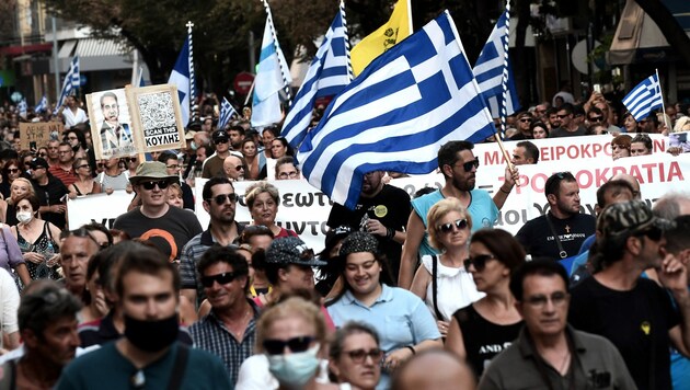 Am Mittwoch gingen Tausende Menschen in ganz Griechenland auf die Straße, um gegen die Corona-Impfaktion der Regierung zu demonstrieren. (Bild: AFP)