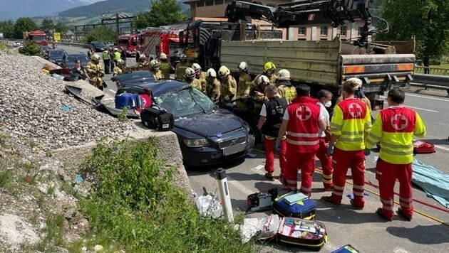 Das Rote Kreuz war mit zwei Fahrzeugen, einem Hubschrauber und einem Notarzt im Einsatz. (Bild: Rotes Kreuz Salzburg)