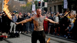 In der australischen Metropole Sydney ist es bei Protesten gegen den Corona-Lockdown zu Zusammenstößen mit der Polizei gekommen. (Bild: AFP)