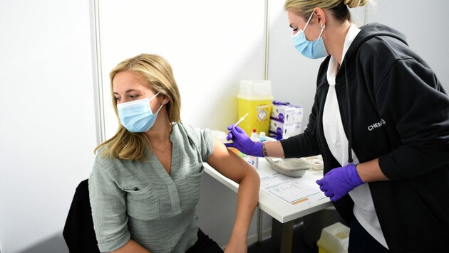 In Deutschland gibt es eine Debatte darüber, ob Impfunwillige künftig für ihre Corona-Tests selbst bezahlen müssen. (Bild: AFP)