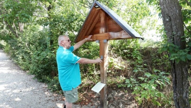 Über die Schäden auf dem Kreuzweg ist Höllisch bestürzt. (Bild: Judt Reinhard)