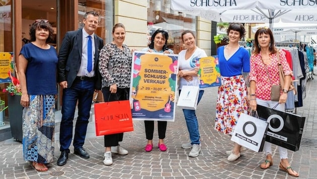 Bürgermeister Christian Scheider und Marketing-Chefin Inga Horny freuen sich auf das dreitägige Shopping-Spektakel. (Bild: Stadtmarketing)