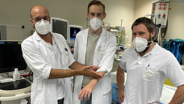Mikrochirurgen-Team des Linzer KUK: Julian Mihalic, David Haslhofer und Martin Scherrer (v.l.) (Bild: KUK)